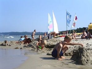 Una spiaggia nelle vicinanze