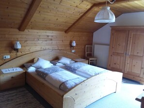 2 habitaciones, cuna de viaje, wifi y ropa de cama 