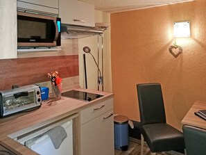 Fridge, microwave