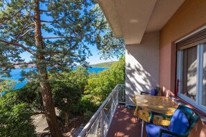 Outdoor dining - Holiday apartment in the first row to the sea (Jadranovo)