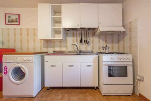 冷蔵庫、コンロ