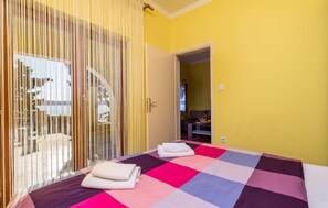 1 bedroom, free WiFi, bed sheets - Awesome apartment in Lukovo Sugarje (Lukovo Sugarje)