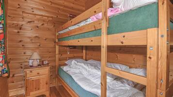 2 Schlafzimmer, Reisekinderbett, kostenloses WLAN, Bettwäsche