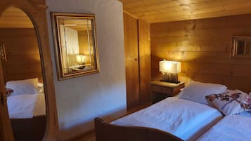 2 Schlafzimmer, Zimmersafe, Bügeleisen/Bügelbrett, WLAN