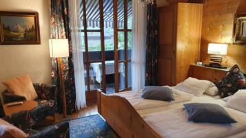 2 bedrooms, in-room safe, iron/ironing board, travel crib