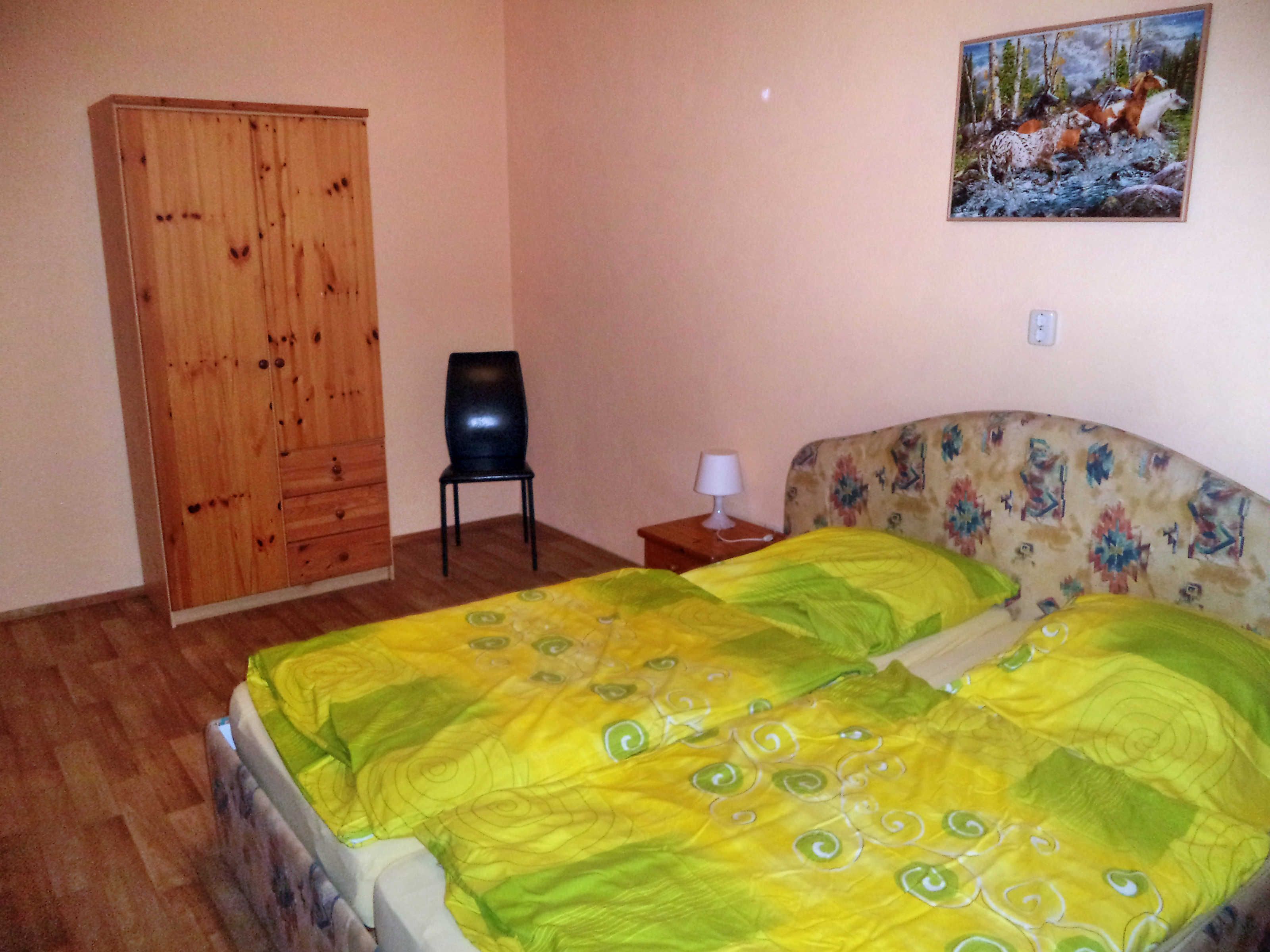 6 Schlafzimmer, Reisekinderbett, WLAN, Bettwäsche