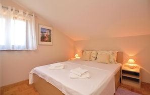 3 bedrooms, bed sheets - Cozy home in Maslenica with house sea view (Maslenica)