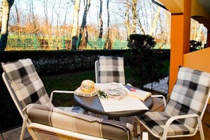 Outdoor dining - (297) 2-room apartment beach road - Apartment block LAGUNA (Kühlungsborn)