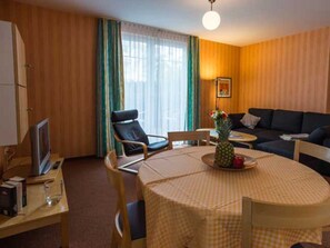 Unclassified image, 3 of 27, button