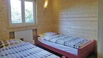 3 Schlafzimmer, Reisekinderbett
