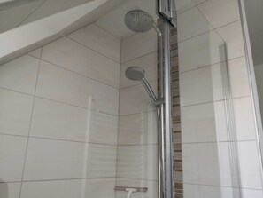 Handtücher, Seife, Toilettenpapier