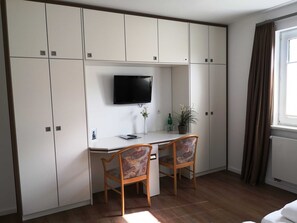 Unclassified image, 5 of 9, button - Double room 05 (H) - guest house & beach hall (Ahrenshoop)