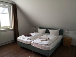 1 Schlafzimmer, Schreibtisch, WLAN, Bettwäsche