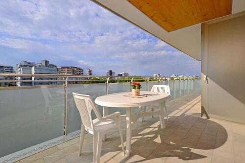 Holiday apartment with large panoramic balcony with sea view