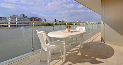 Apartamento de vacaciones con gran balcón panorámico con vista al mar