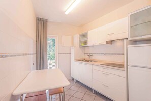 Refrigerador y parrilla de estufa 