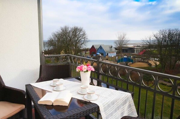 Unclassified image, 1 of 8, button