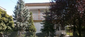 Ferielejlighed med 4 badev���relser kun 100 meter fra stranden