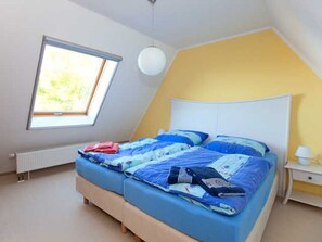 2 Schlafzimmer, Reisekinderbett