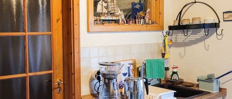 Fridge, microwave, oven, coffee/tea maker