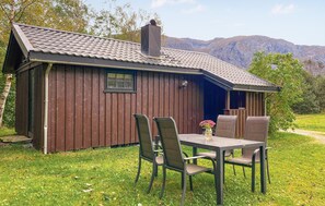 Outdoor dining - Amazing home in Isfjorden (Isfjorden)
