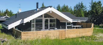 Amazing home in ålbæk with WiFi