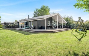 Children's area - Amazing home in Juelsminde with sauna (Juelsminde)