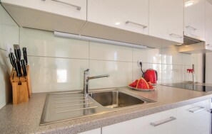 Fridge, stovetop, dishwasher, coffee/tea maker - 4 bedroom lovely home in Betiga (Betiga)