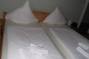 Unclassified image, 2 of 12, button - Peper, 2-room apartment, above - Peper, Ute (Neustadt in Holstein)