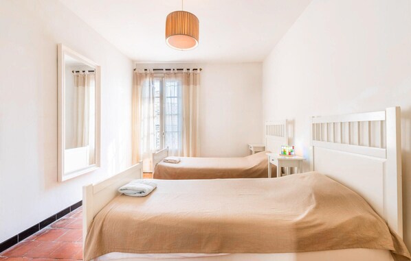 4 bedrooms, Internet, bed sheets