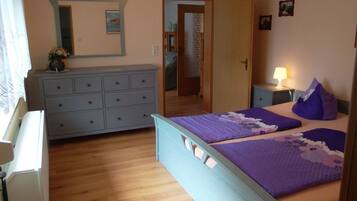 2 Schlafzimmer, Reisekinderbett, WLAN, Bettwäsche