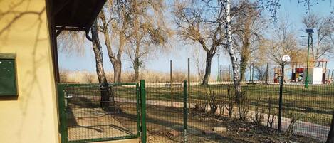 المنطقة المحيطة بالمنشأة