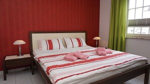 2 bedrooms, travel cot, WiFi, bed sheets