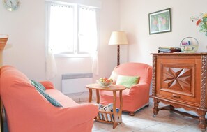 Télévision, cheminée, baby-foot, table de tennis de table