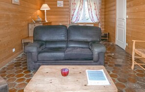 Living area - Lovely home in Vaudoy-en-Brie with WiFi (Vaudoy-en-Brie)