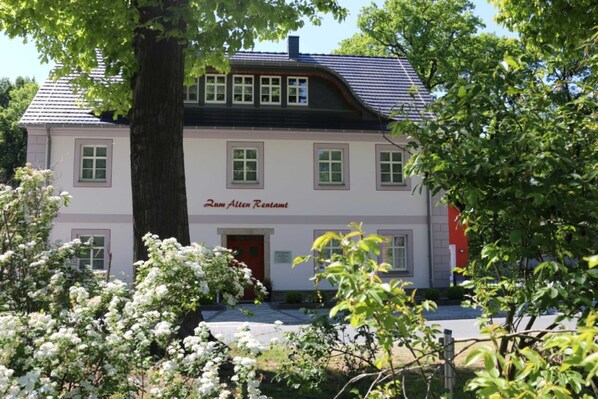 Unclassified image, 1 of 11, button