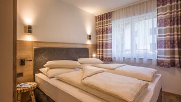 3 chambres, coffres-forts dans les chambres, Wi-Fi, draps fournis