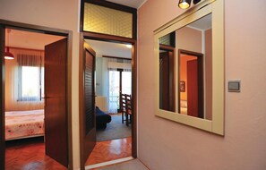 8 Schlafzimmer, Reisekinderbett, kostenloses WLAN, Bettwäsche