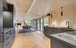Fridge, microwave, oven, dishwasher - Amazing home in Knebel with indoor swimming pool (Knebel)
