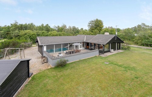 Traumhaftes Haus in Knebel mit Hallenbad