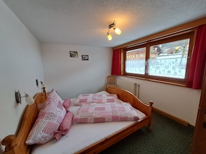 2 chambres, lit parapluie, Wi-Fi, draps fournis