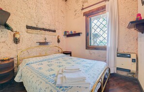4 bedrooms, travel cot, free WiFi, bed sheets