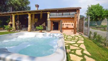 Bain à remous extérieur