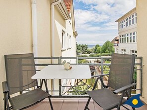 Unclassified image, 3 of 28, button