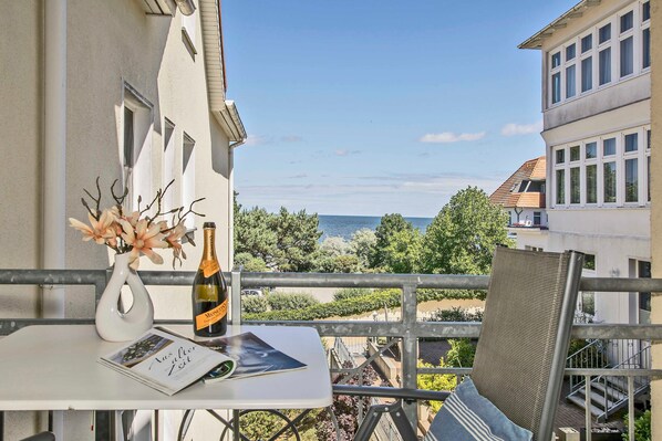 Unclassified image, 1 of 28, button