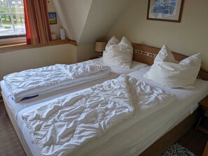 2 slaapkamers, een strijkplank/strijkijzer, reisbedje, wifi