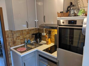 Fridge, oven, dishwasher, coffee/tea maker