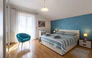 4 bedrooms, in-room safe, free WiFi, bed sheets