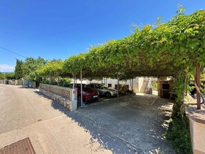 Property grounds - Studio with balcony and air conditioning (Šilo)