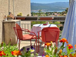 Outdoor dining - Studio with balcony and air conditioning (Šilo)